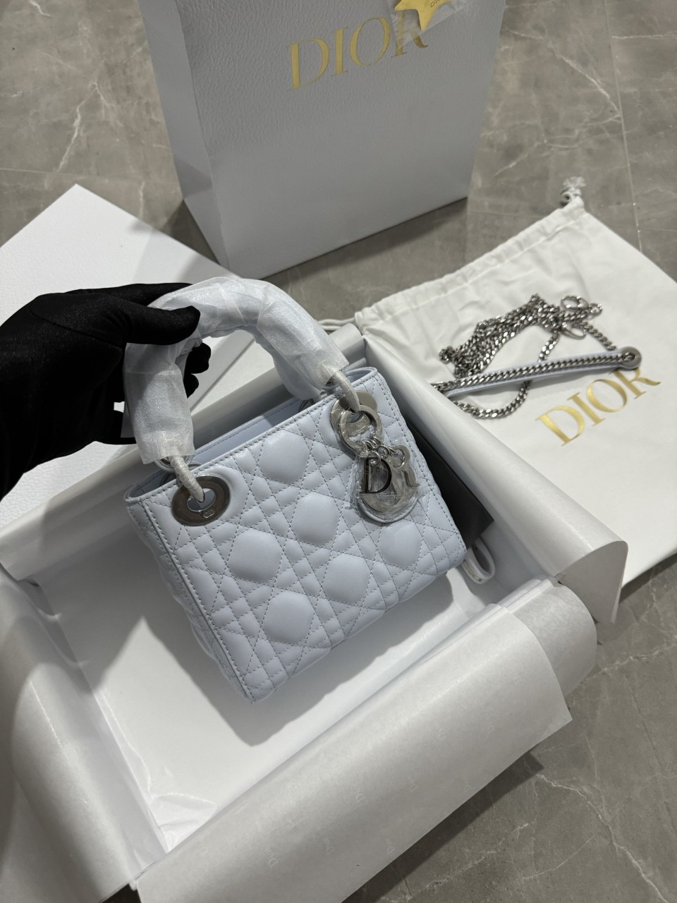 디올 Lady Dior 미니 백 블루 까나쥬 양가죽 M0505INZE_M55G 17x15x7cm #vvip공장