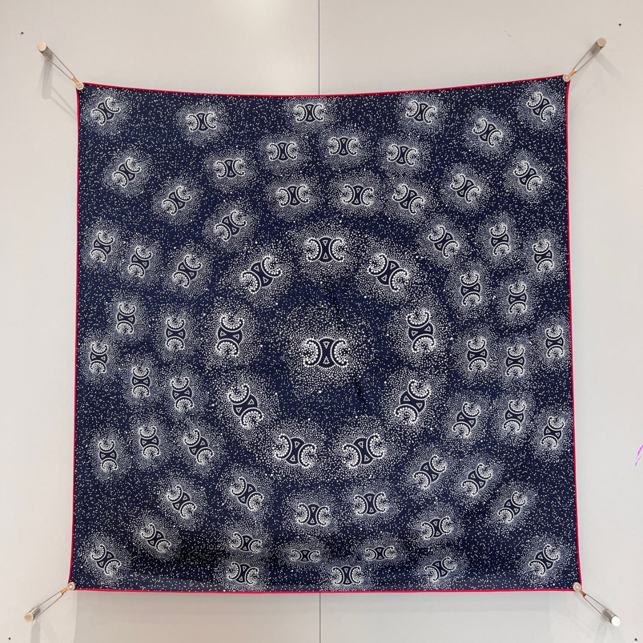 셀린느 CELINE 트리오페 패턴 실크 스카프 90x90cm 100% 실크