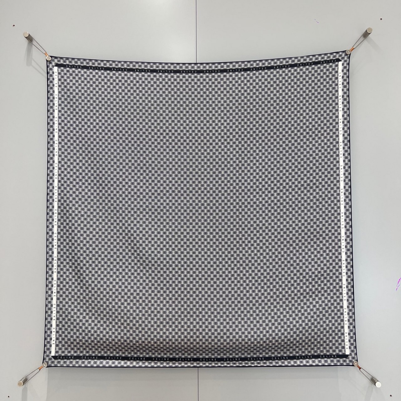 셀린느 CELINE 트리오페 패턴 실크 스카프 90x90cm 100% 실크
