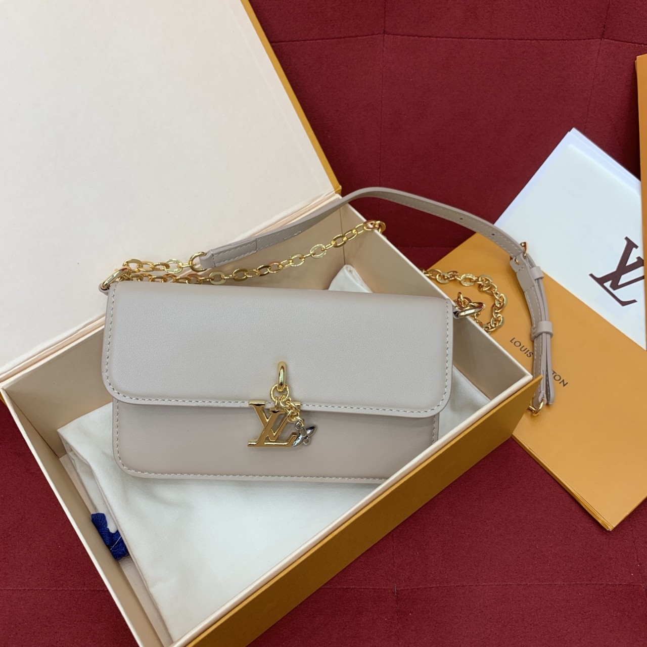 루이비통 월릿 온 체인 LV 블룸 크로스백 숄더백 월릿백 M14581 20x11.5x4cm #모나샵