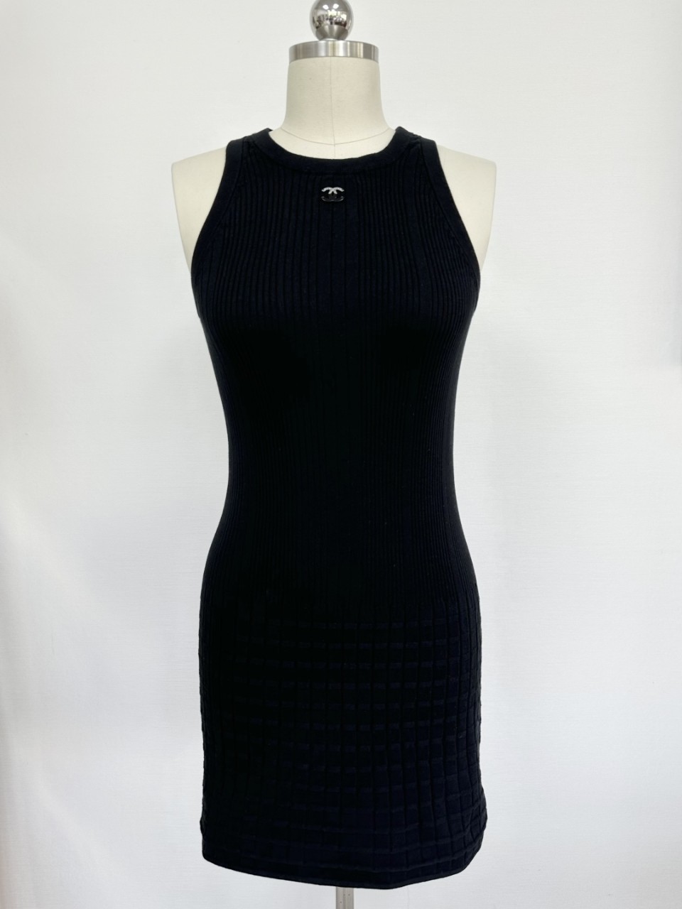 샤넬 25SS 나시 원피스 CC로고 슬리브리스 드레스 코튼 화이트 블랙 P79173 36 38 40 #타지아